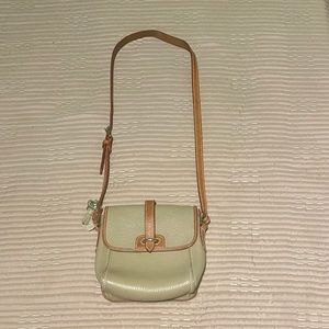 Authentic Dooney & Bourke All Weather Leather crossbody bag 🔥